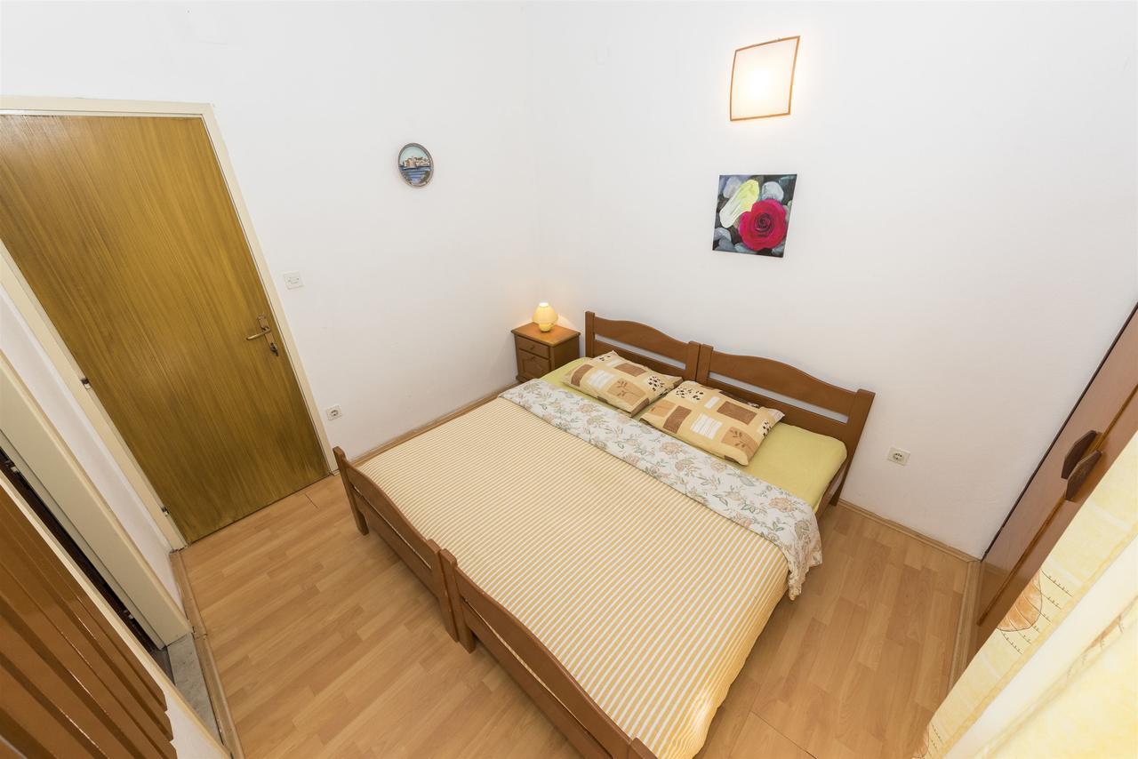 Apartments And Rooms Dragica Starigrad Paklenica Eksteriør bilde