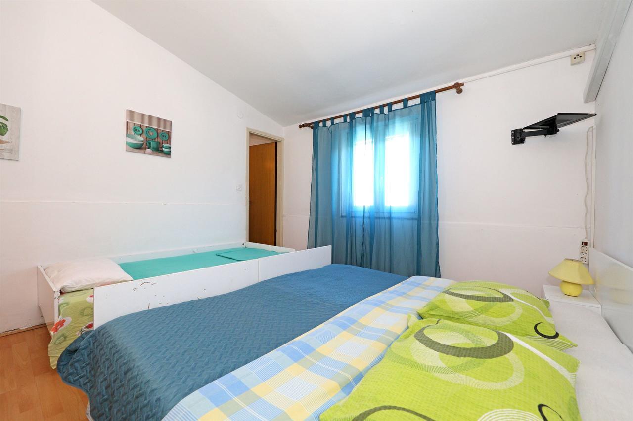 Apartments And Rooms Dragica Starigrad Paklenica Eksteriør bilde