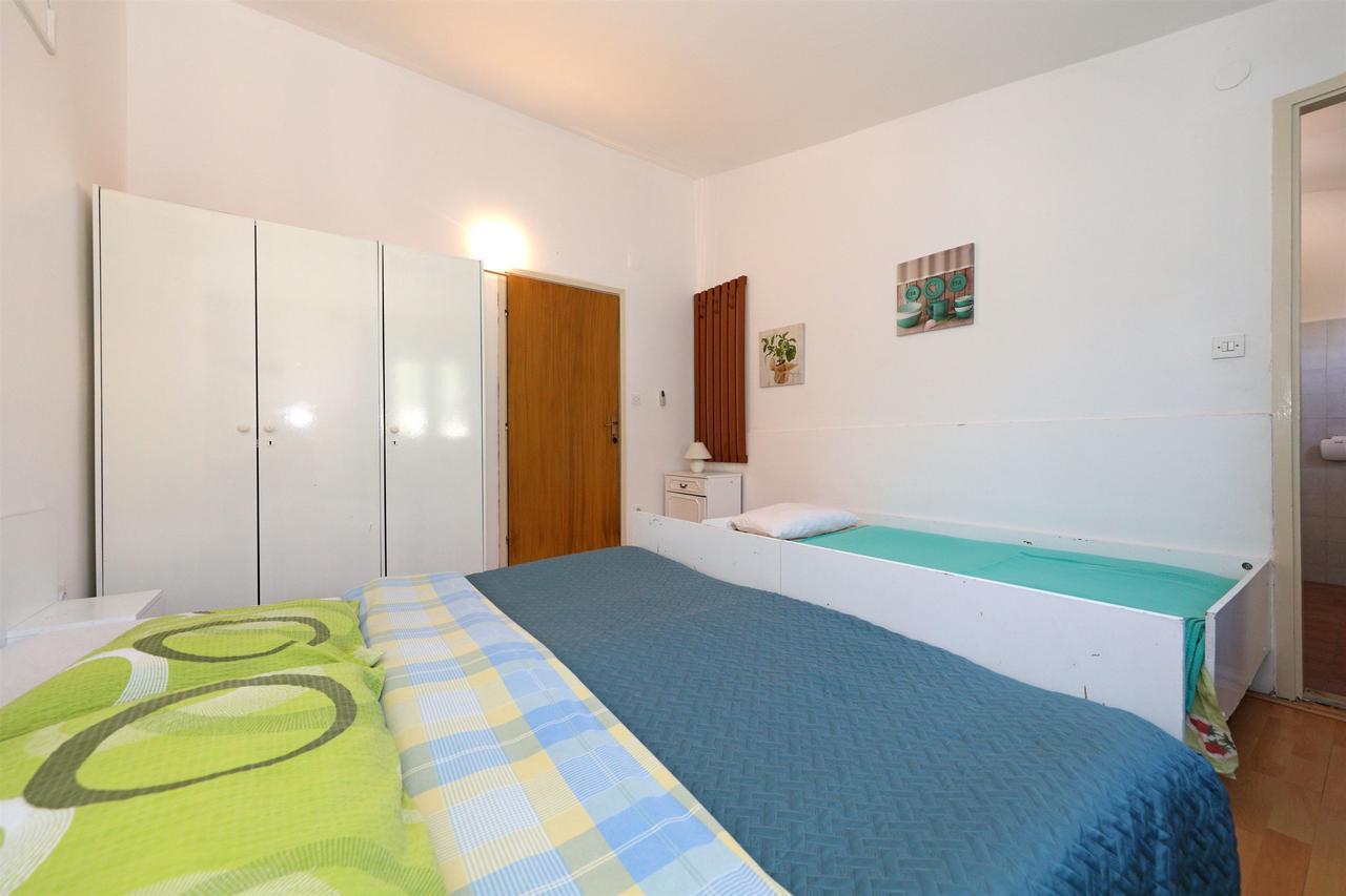 Apartments And Rooms Dragica Starigrad Paklenica Eksteriør bilde