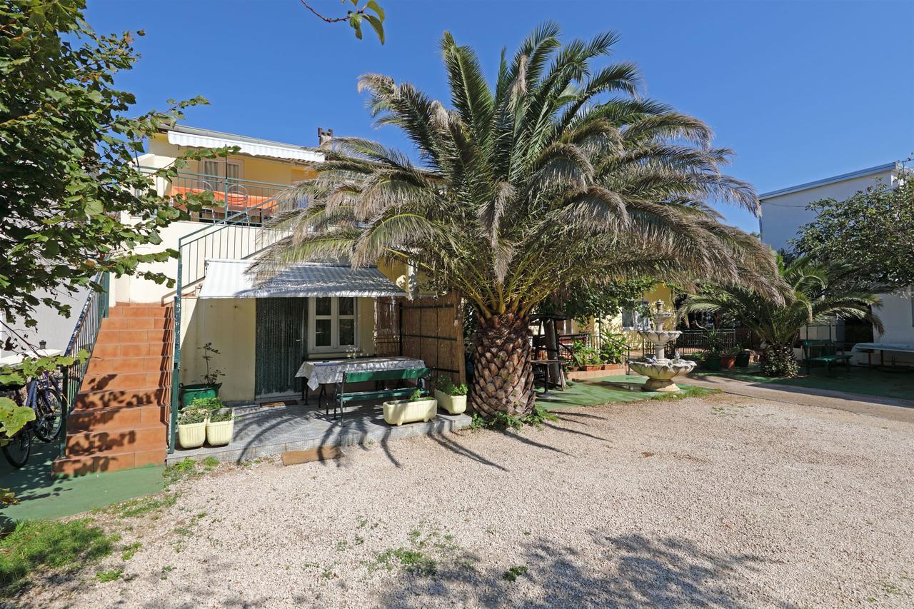 Apartments And Rooms Dragica Starigrad Paklenica Eksteriør bilde