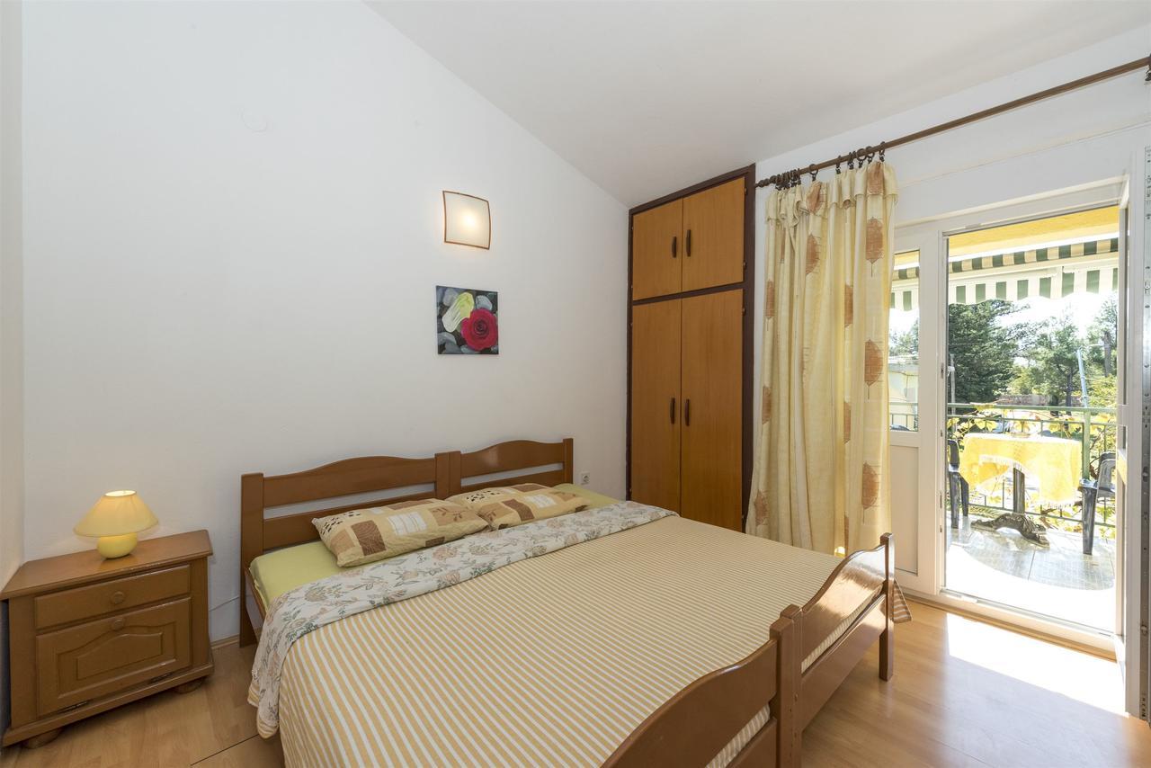 Apartments And Rooms Dragica Starigrad Paklenica Eksteriør bilde