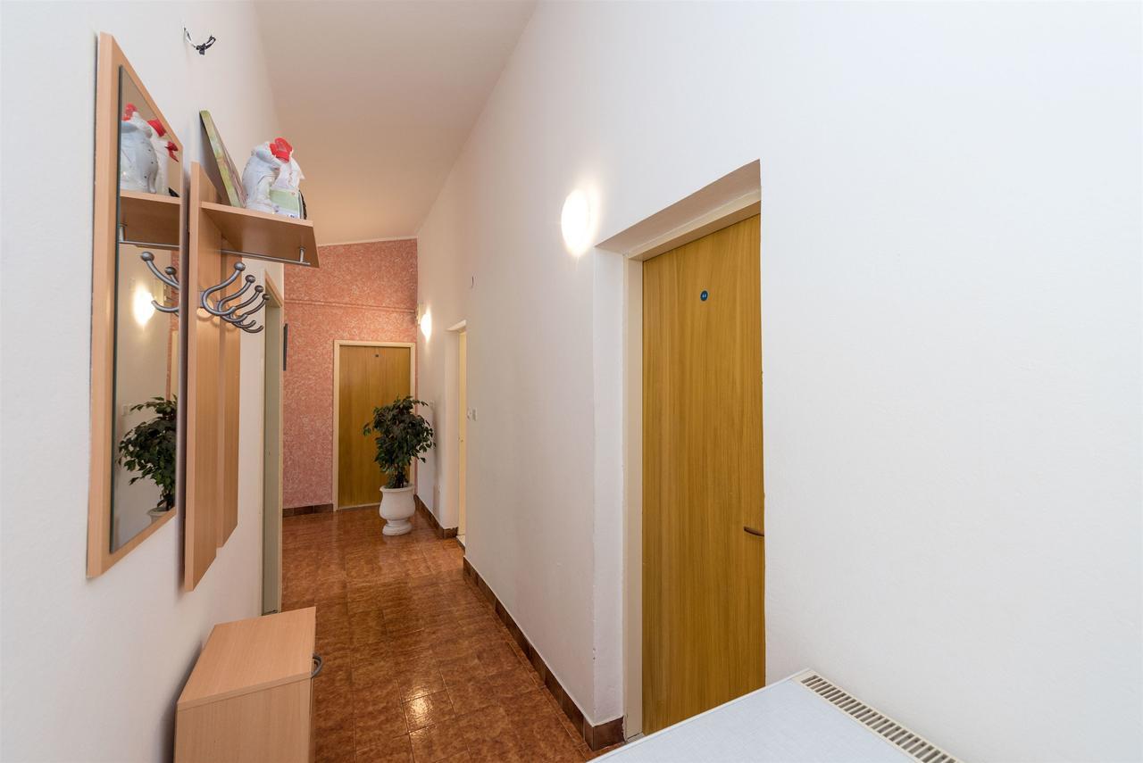 Apartments And Rooms Dragica Starigrad Paklenica Eksteriør bilde