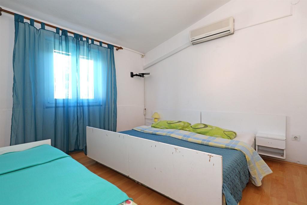 Apartments And Rooms Dragica Starigrad Paklenica Eksteriør bilde