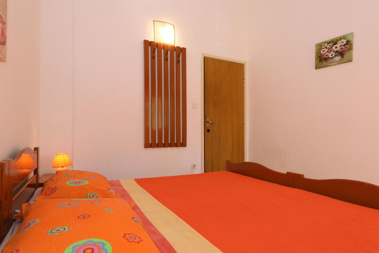 Apartments And Rooms Dragica Starigrad Paklenica Eksteriør bilde